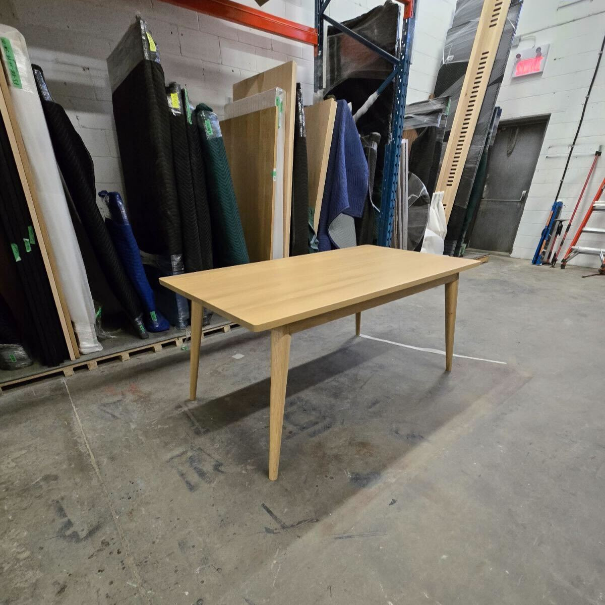 Table Oslo chêne rouge blanchi 66 x 36 po